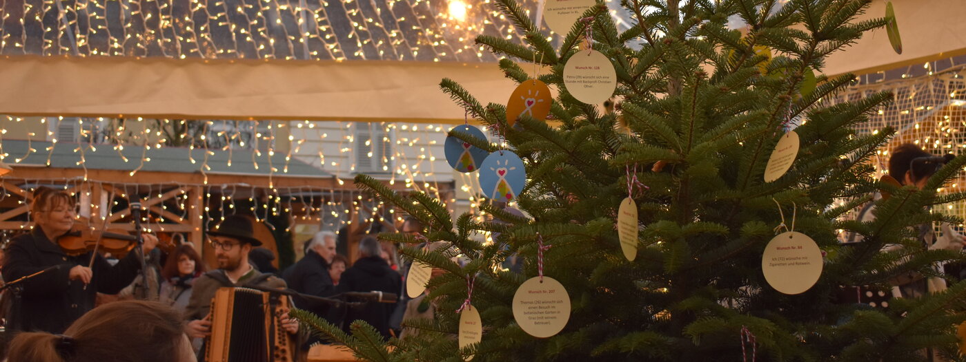 Weihnachtswunschbaum am Hauptplatz in Gleisdorf